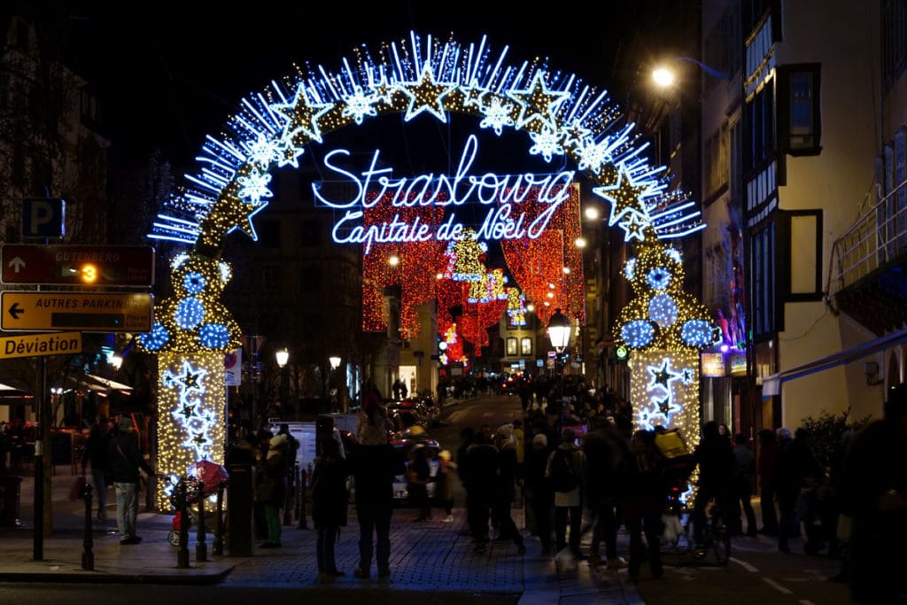 Porte des lumières au marché de Noël de Strasbourg