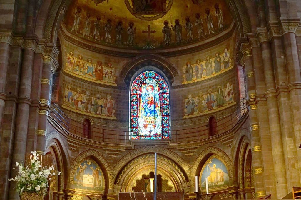 Vitrail de la Vierge à la Cathédrale de Strasbourg