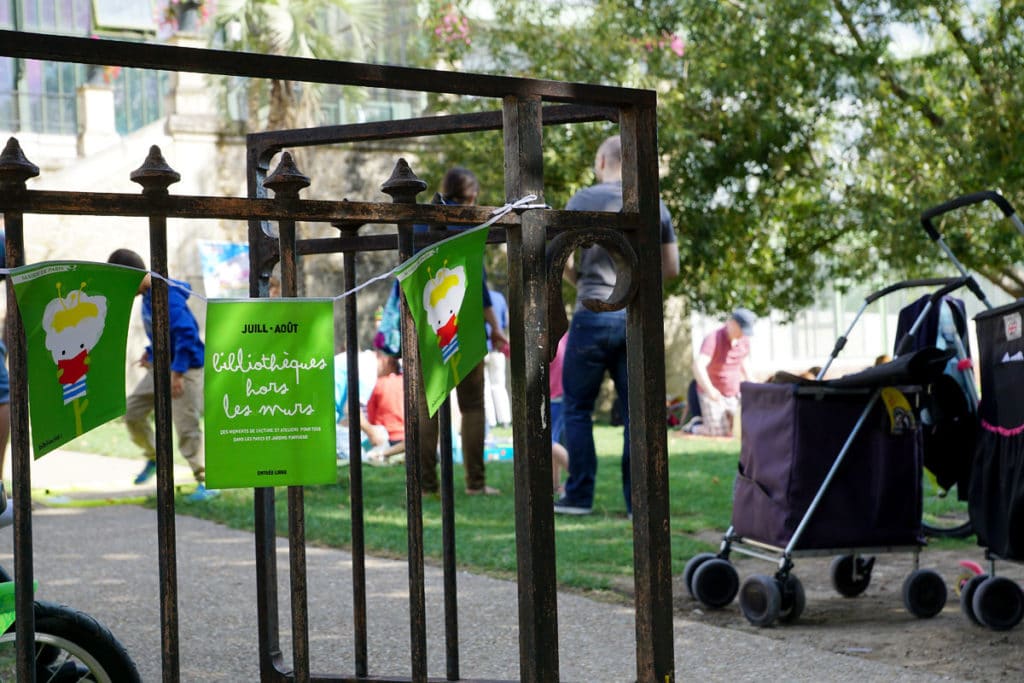 Bibliothèque hors les murs au jardin des plantes à Paris