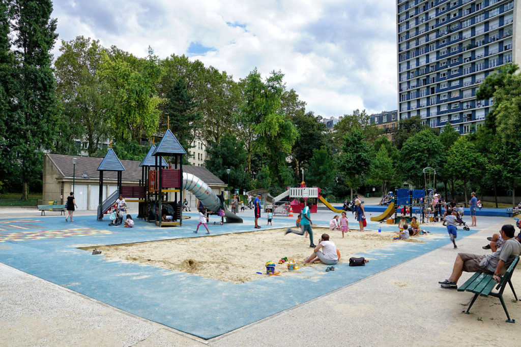 Jeux pour enfants au square Le Gall