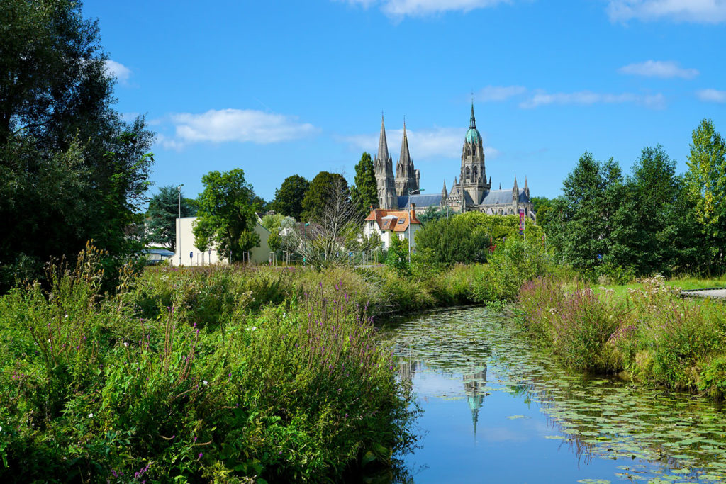 Cathédrale de Bayeux depuis le sentier nature