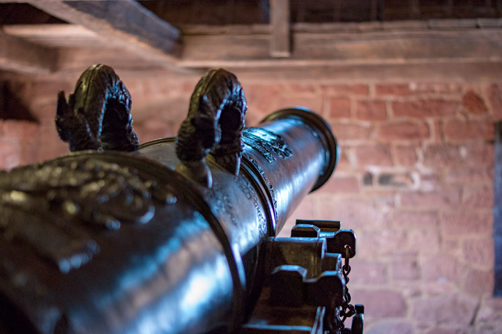 Canon dans le grand bastion du château du Haut-Koenigsbourg