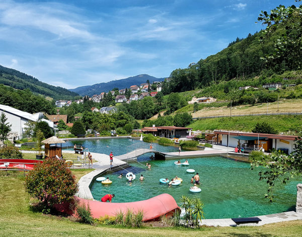 Baignade dans la piscine naturelle d’Ottenhöfen