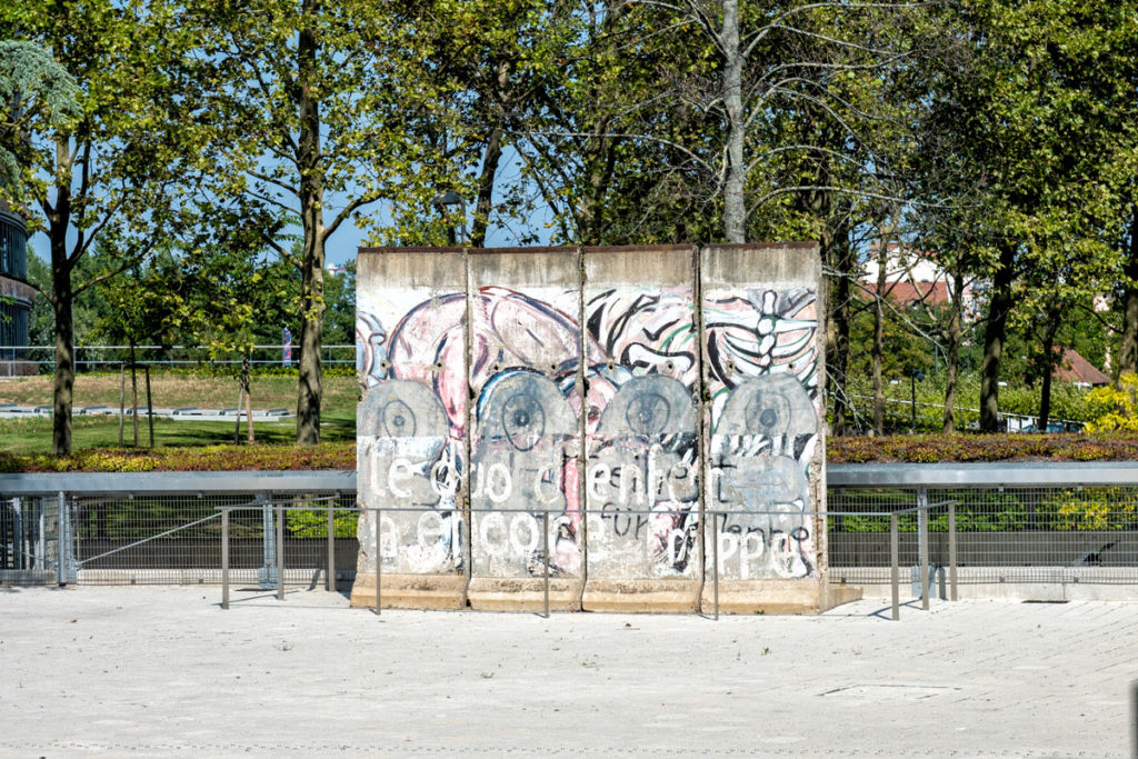 Morceaux du mur de Berlin à la Cour Européenne des Droits de l'Homme de Strasbourg