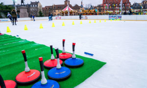 Découverte à Colmar de l'eisstöck, la pétanque sur glace