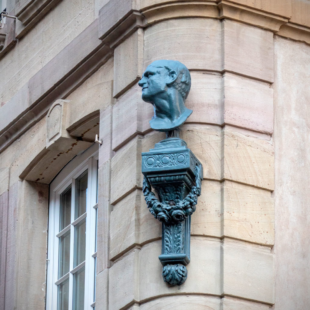 Buste de Jean-Michel Sultzer place de la cathédrale