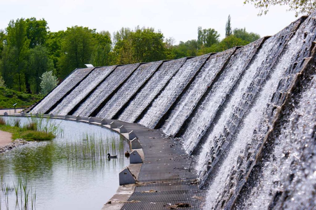 Mur d'eau du jardin des Deux-Rives