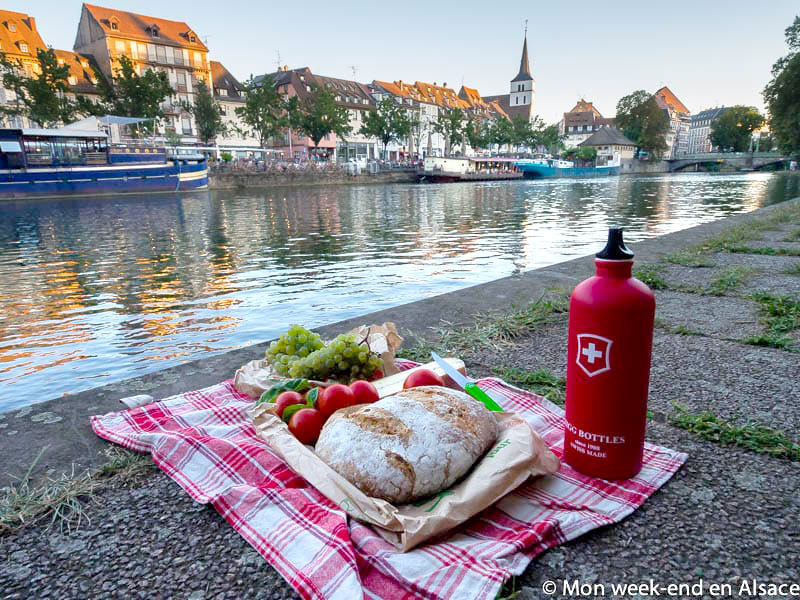 Pique-nique sur les quais de Strasbourg