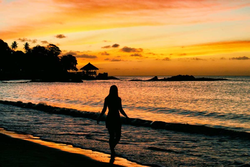 Coucher de soleil sur l'Anse Beau Vallon