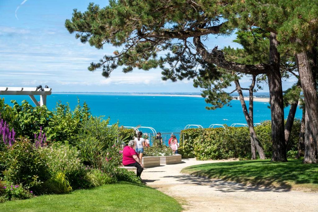 Parc Dior avec vue sur la mer