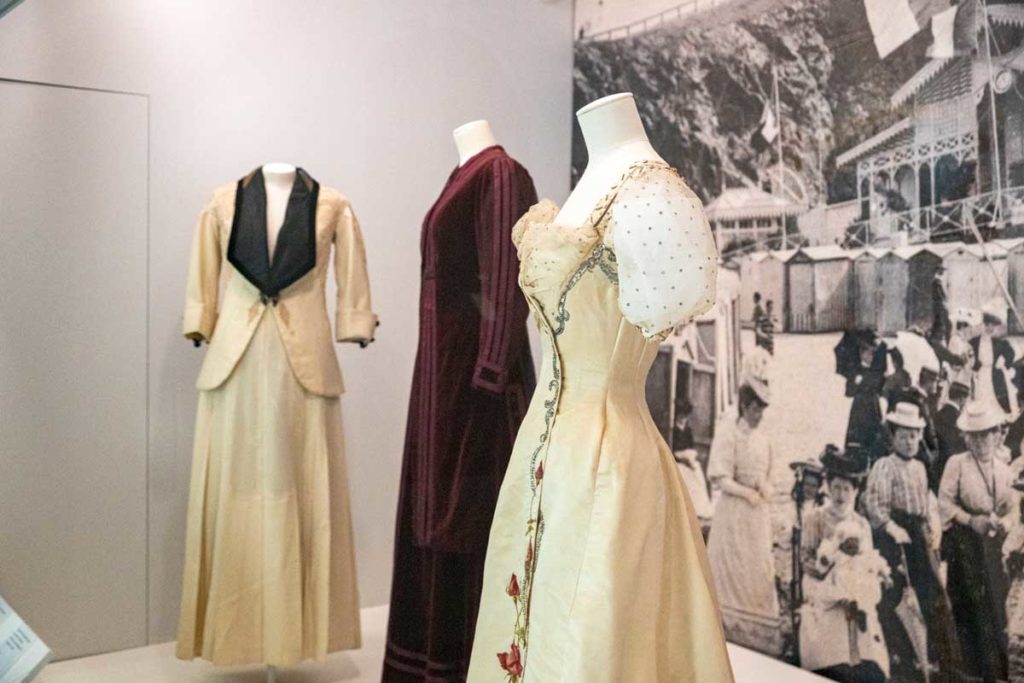 Robes Christian Dior au musée à Granville