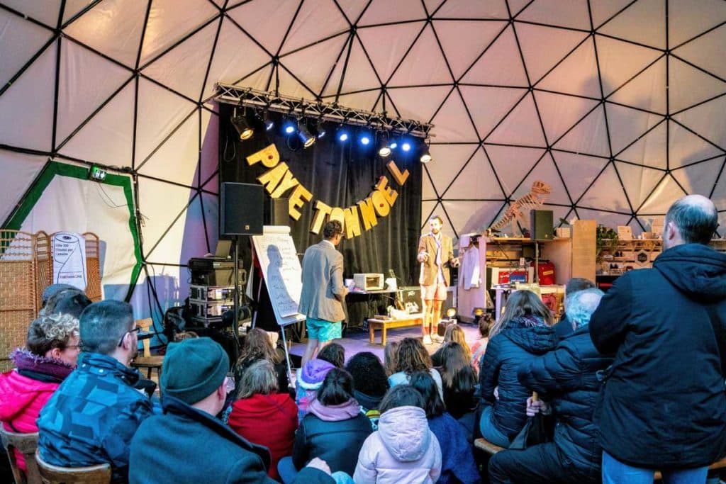 Spectacle de Noël sous le dôme du marché Off de Strasbourg