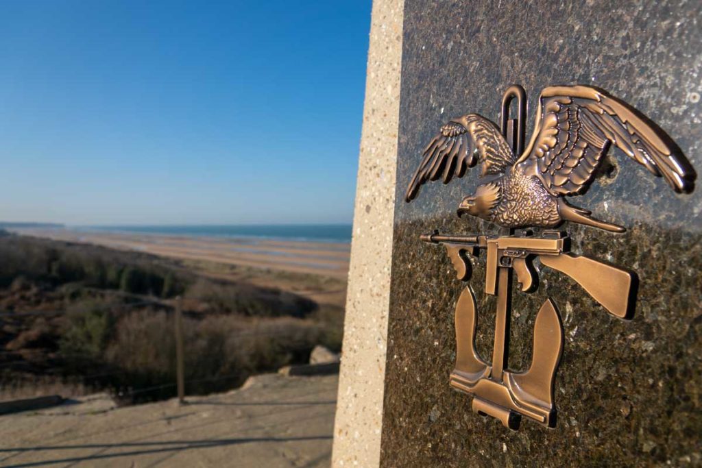 Monument aux morts dédié au 5th Engineer Special Brigade sur Omaha Beach