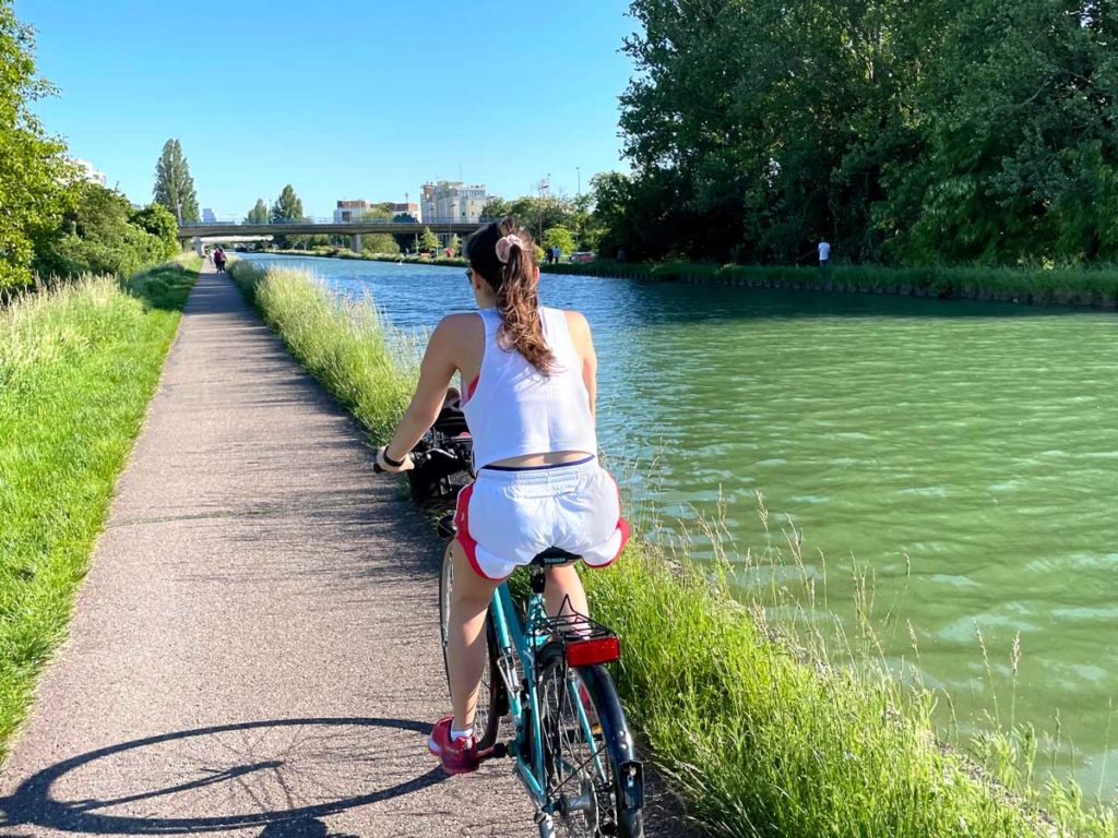 Balade à vélo au bord de l'eau à Strasbourg