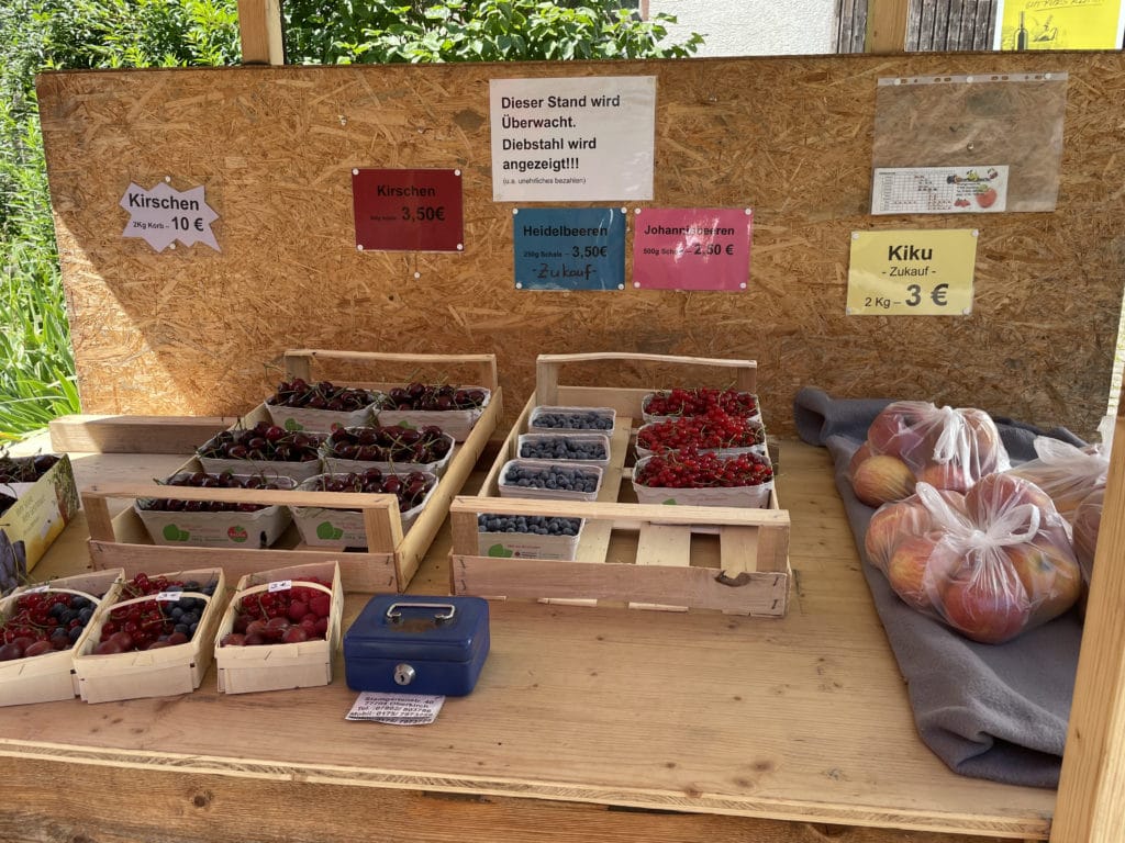 Stand de fruits et légumes en libre service