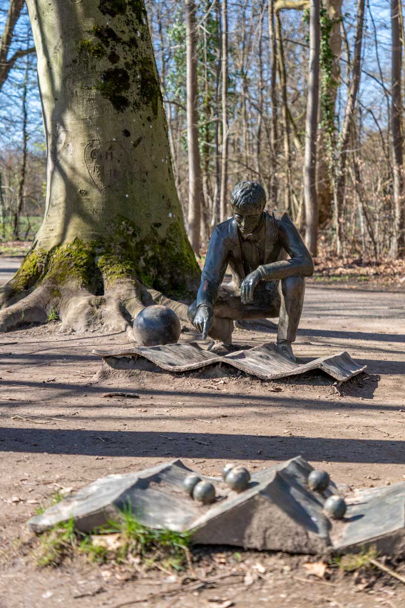 Sculpture dans le parc de Pourtales