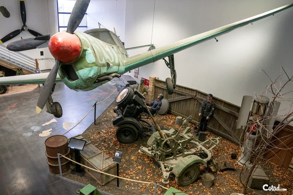 Un avion de chasse de la seconde guerre mondiale