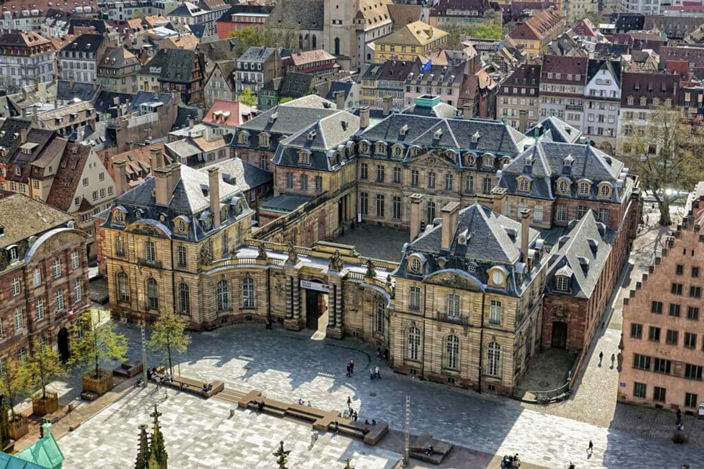 Vue du Palais Rohan depuis la Cathédrale de Strasbourg