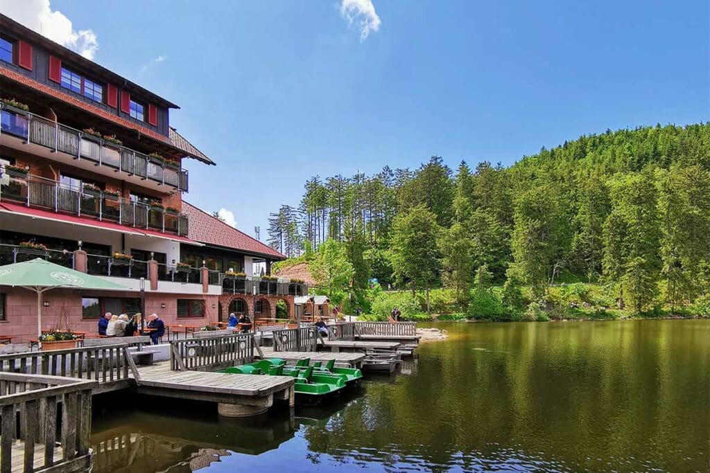 L'hôtel restaurant et spa Berghotel au bord du Mummelsee