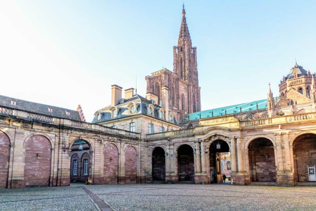 La cathédrale de Strasbourg vue depuis la cour du Palais Rohan