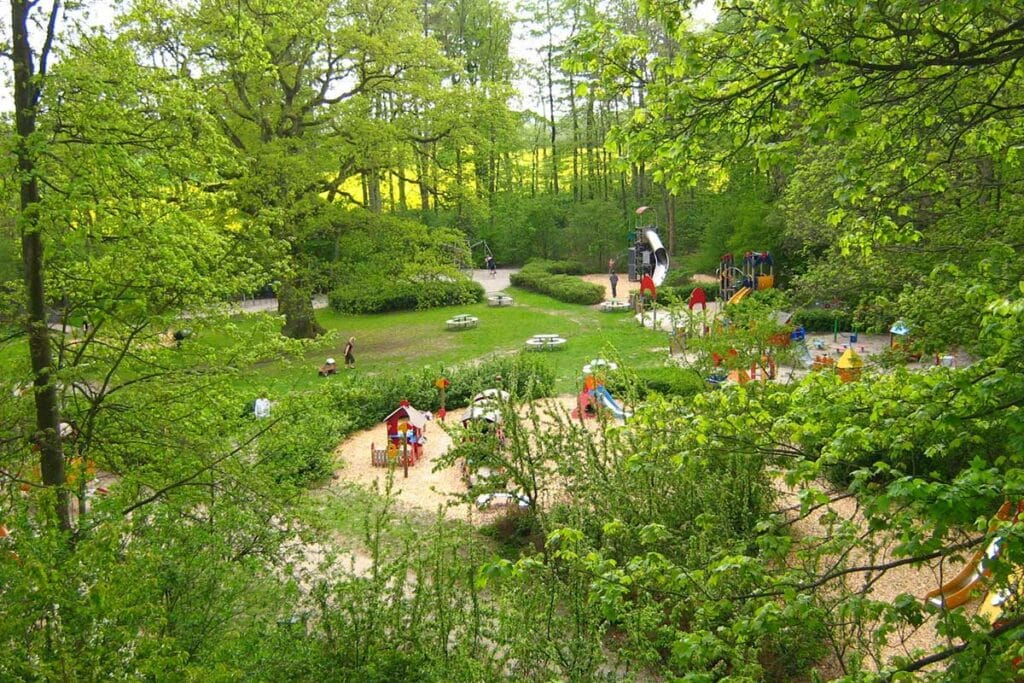 Aire de jeux dans le parc du chateau d'Egeskov