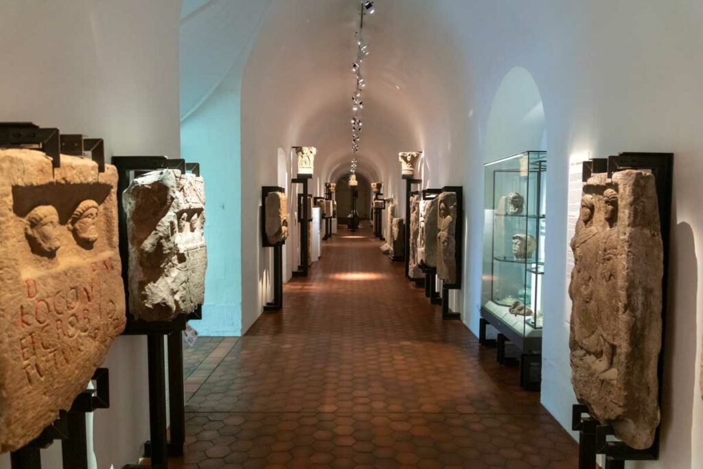 Couloir du Musée Archéologique de Strasbourg
