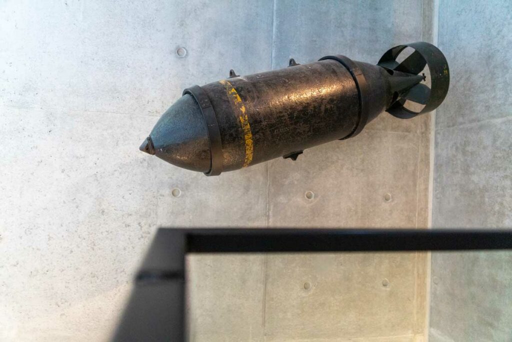 Bombe britannique exposée dans le musée d'Arromanches