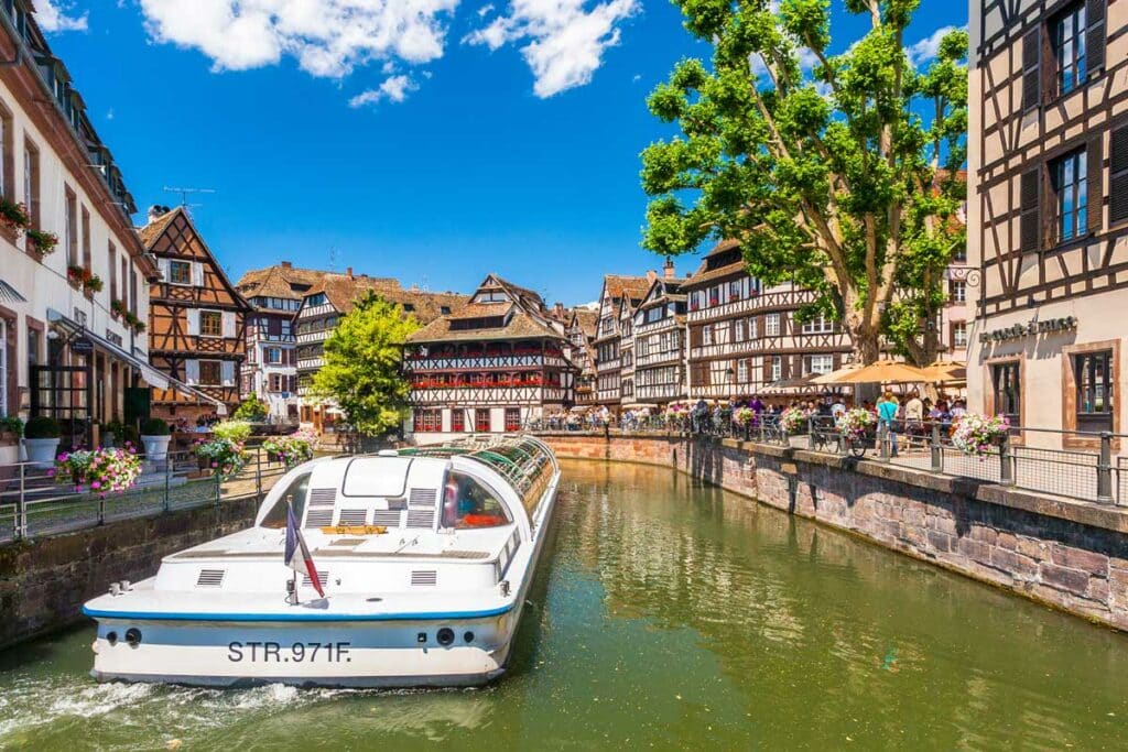 Le quartier de la Petite France en bateau