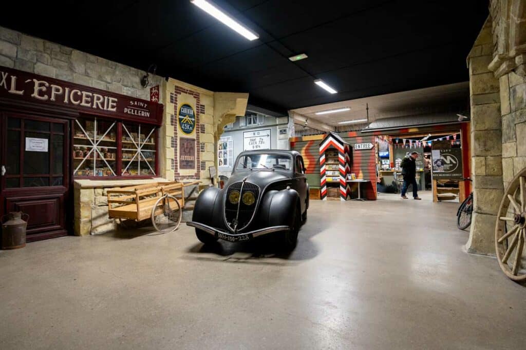 Un village normand et une Peugeot 202 nous accueillent au Victory Museum