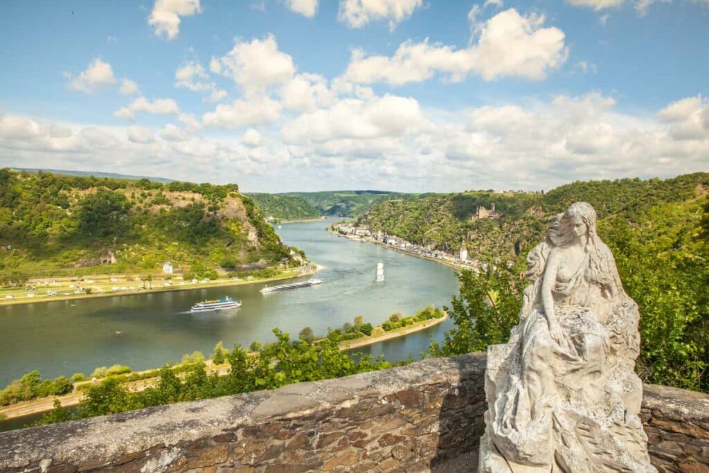 La statue de la Lorelei qui veille sur le Rhin