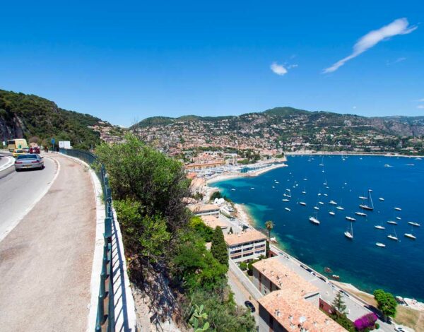 Parcourir la Côte d’Azur en voiture : itinéraire et conseils pratiques