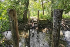 Traversée d'une rivière pieds nus à SensoRied