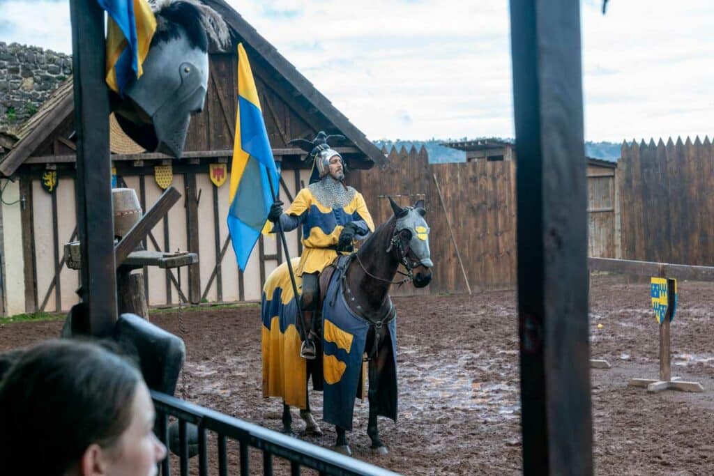 spectacle médiéval au château de murol