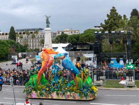 Carnaval de Nice 2025 : une explosion de fleurs, de sons et de couleurs