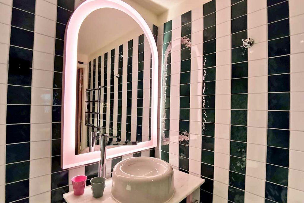 Salle de bain Tom Dixon du Mama Shelter Dijon