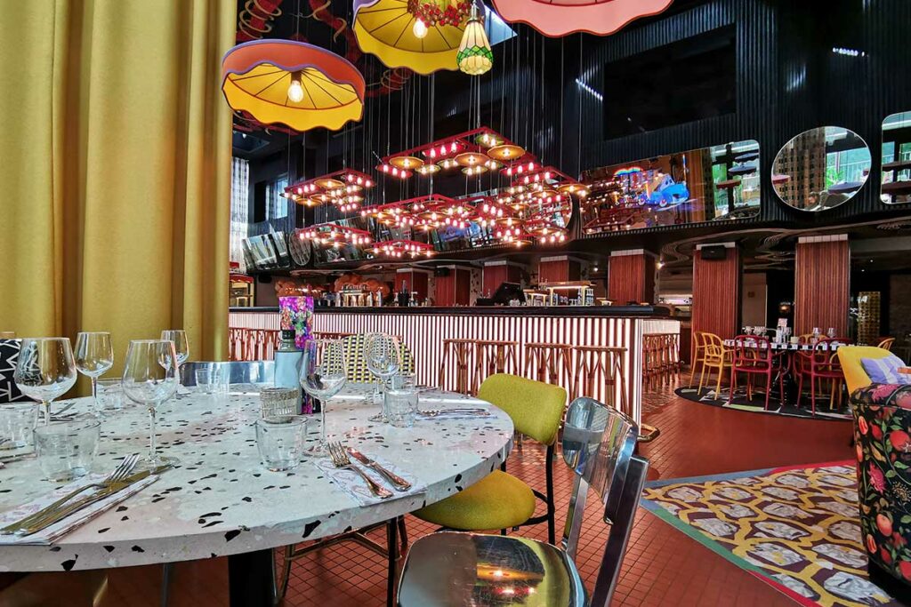Salle de restaurant du Mama Shelter Dijon