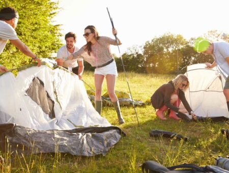 Organiser un camping pour 10 personnes : astuces et conseils