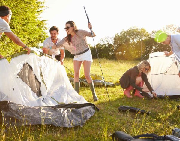 Organiser un camping pour 10 personnes : astuces et conseils