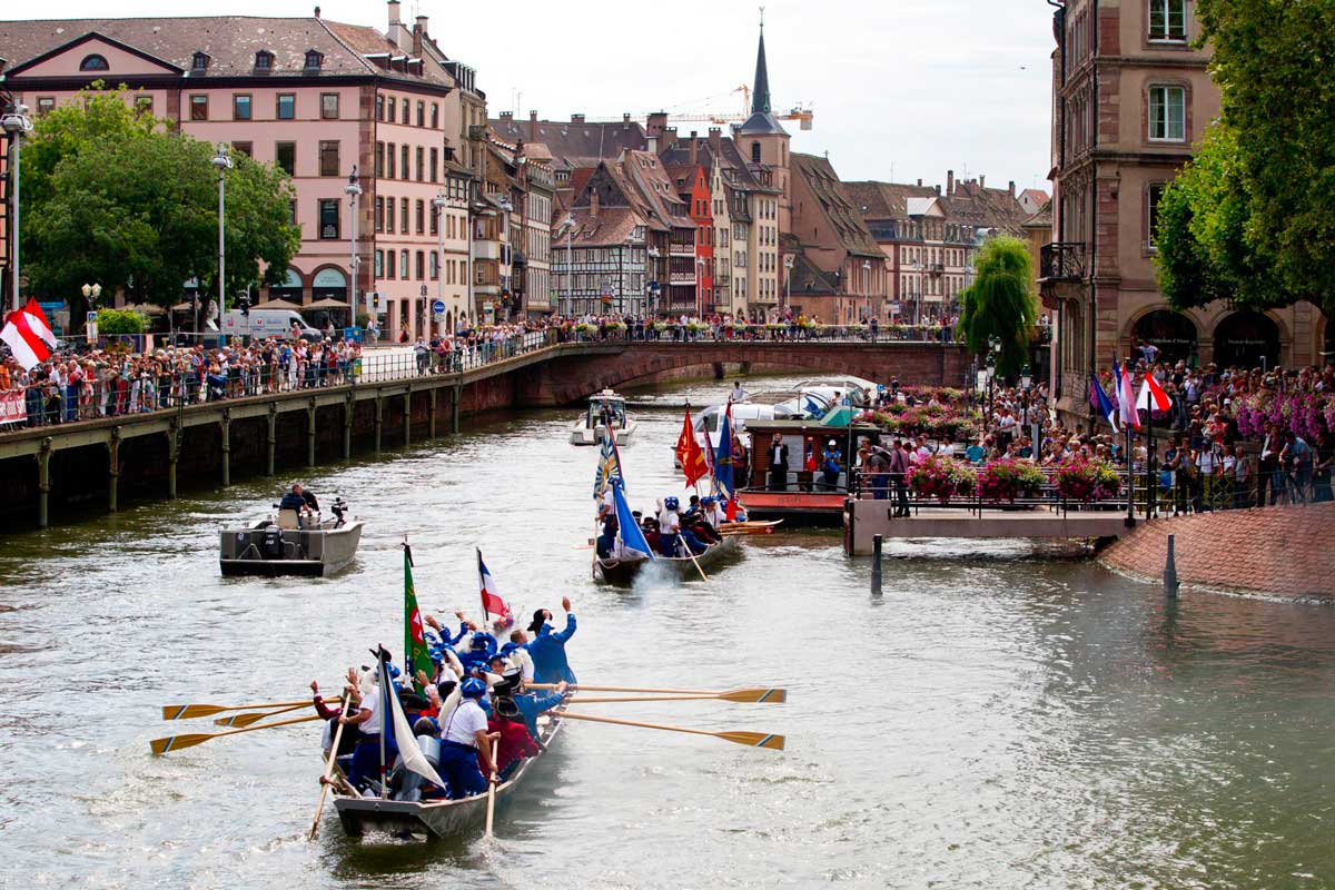 Arrivée des bateaux de la Hirsebreifahrt à Strasbourg en 2016